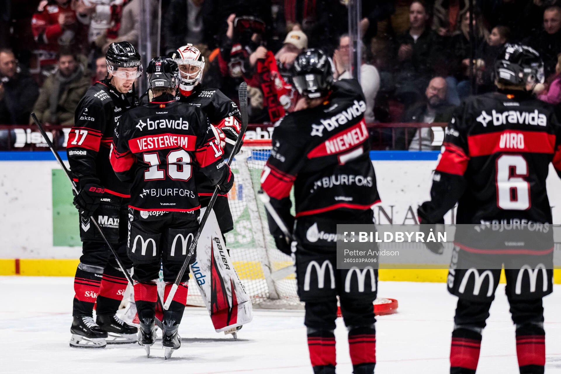 Malmö Redhawks Johan Ivarsson och målvakt Marek Langhamer