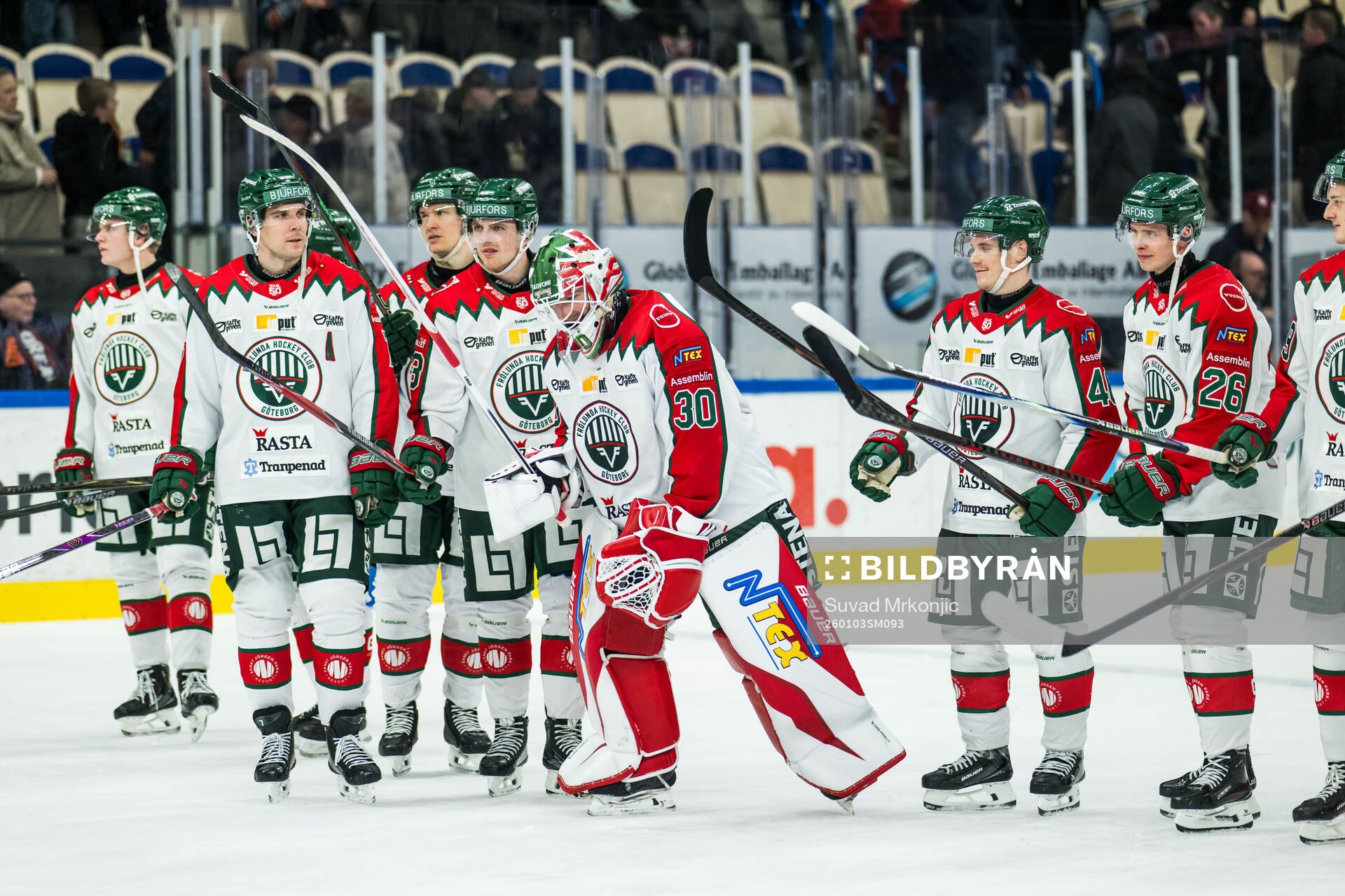 Frölundas målvakt Tobias Normann jublar