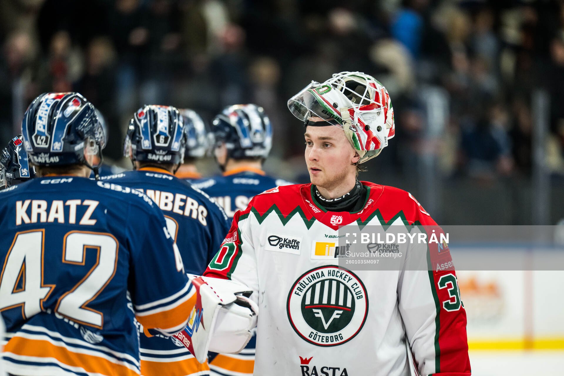 Frölundas målvakt Tobias Normann jublar