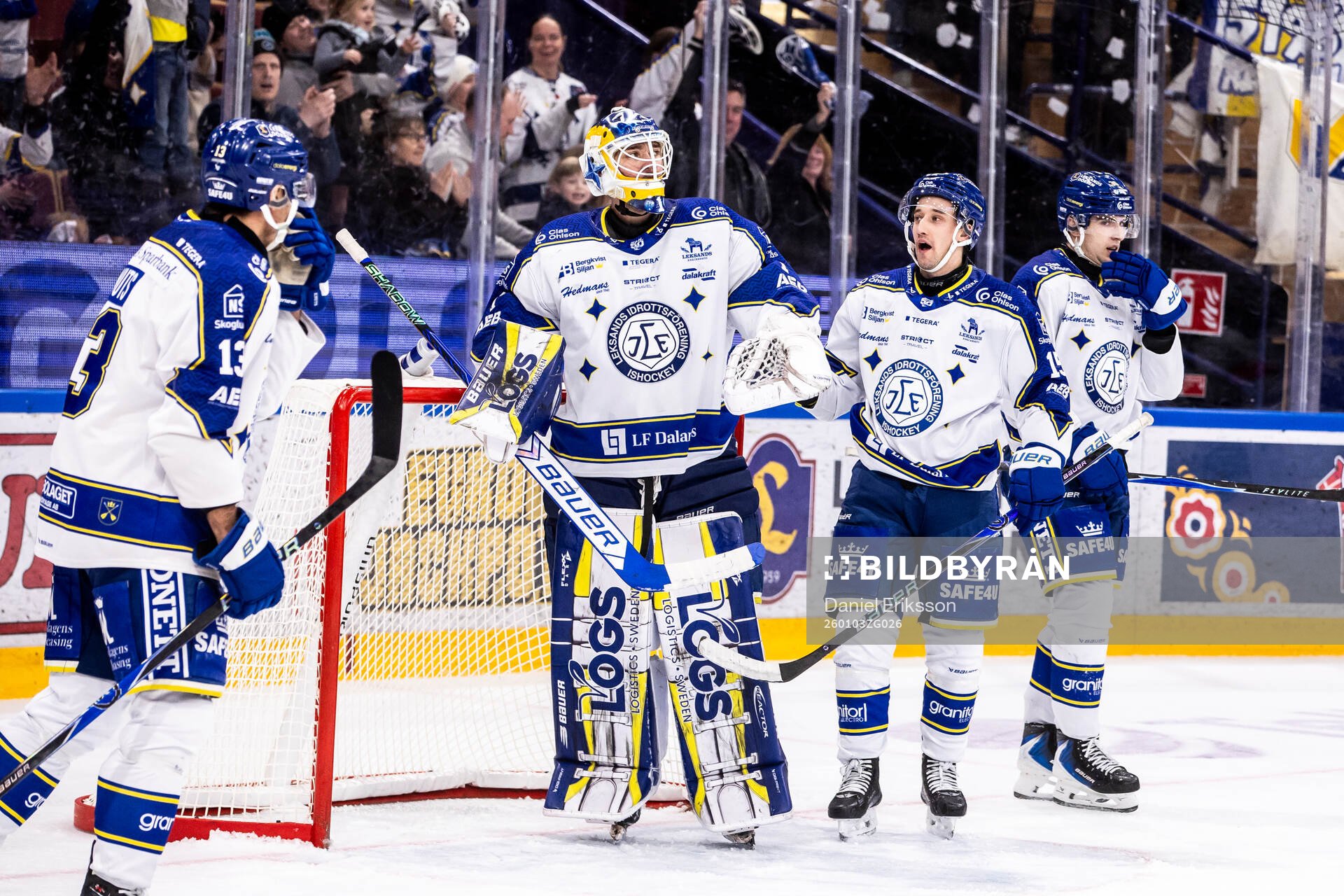 Leksands målvakt Marcus Gidlöf och Max Veronneau jublar