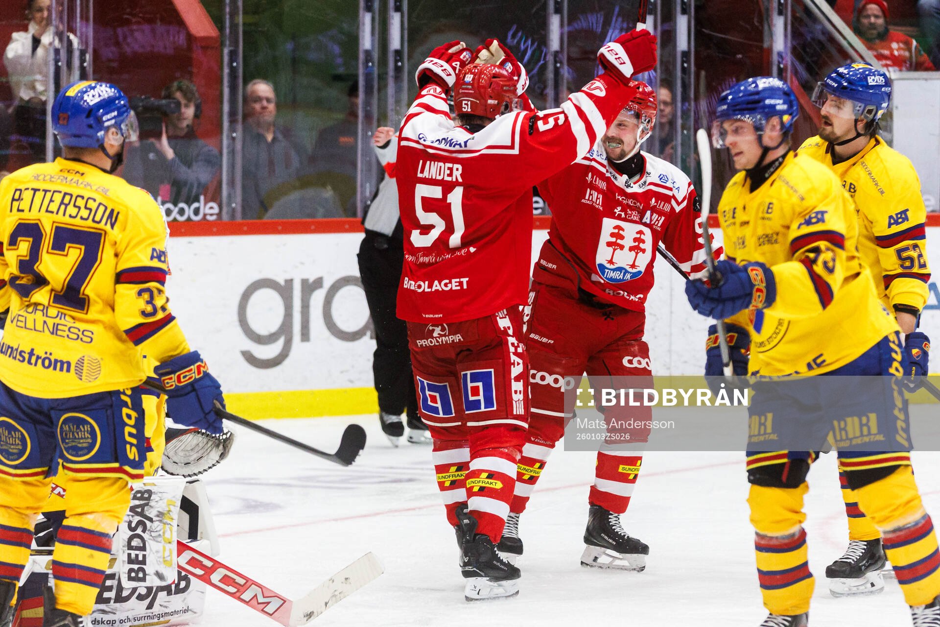 Timrås Jonathan Dahlén jublar