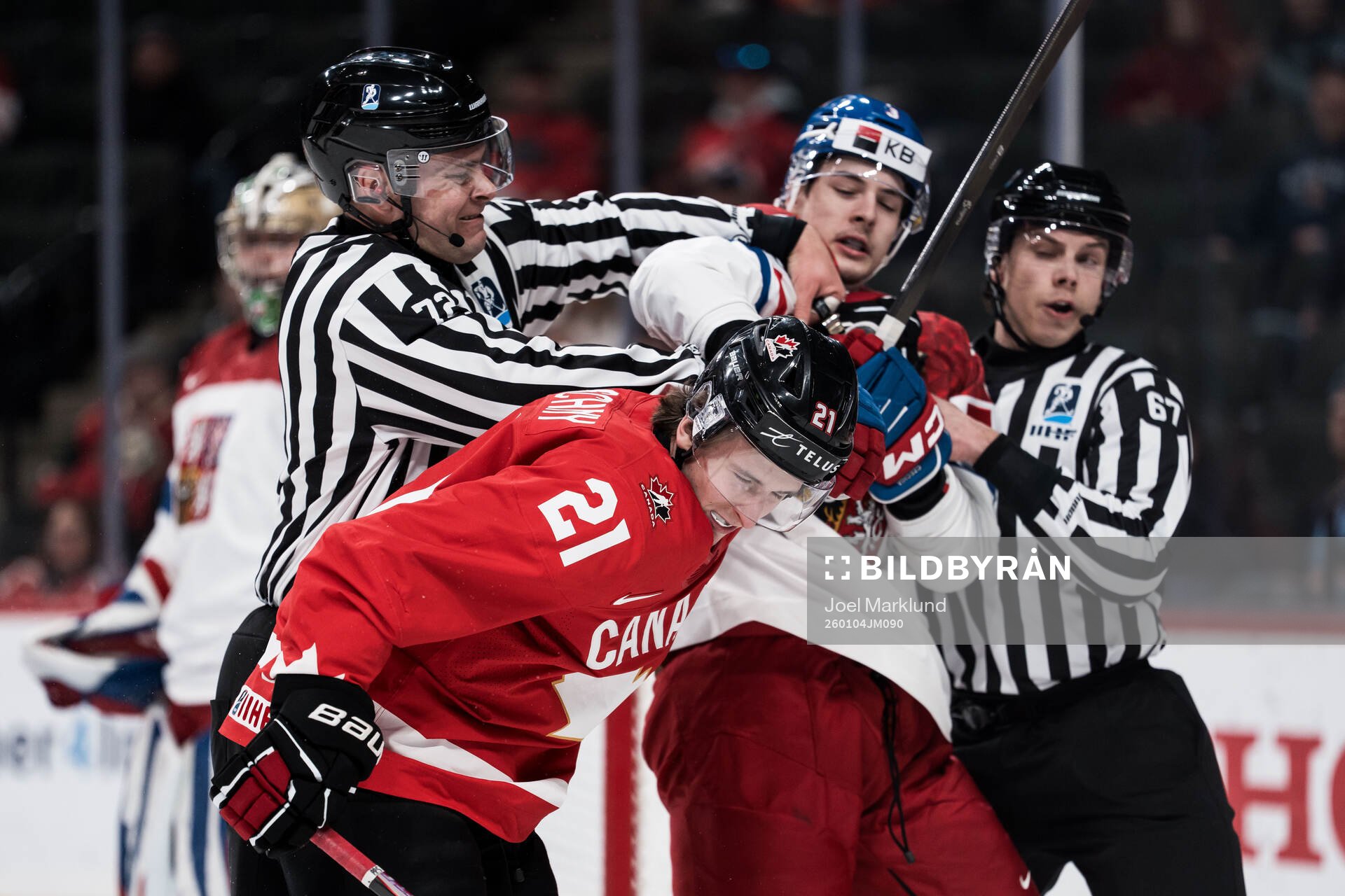 Cole Reschny of Canada and Max Psenicka of Czech Republic