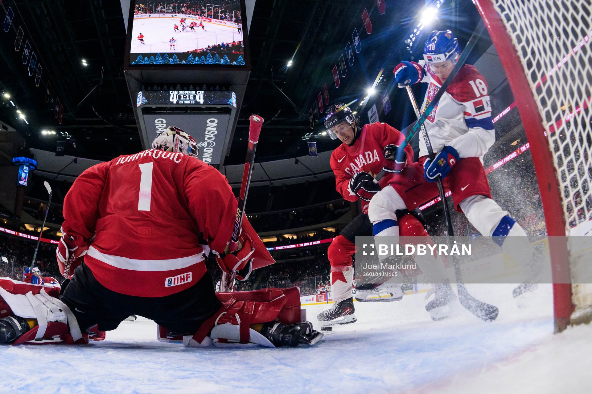 Tomas Poletin of Czech Republic scores the 4-5 goal with