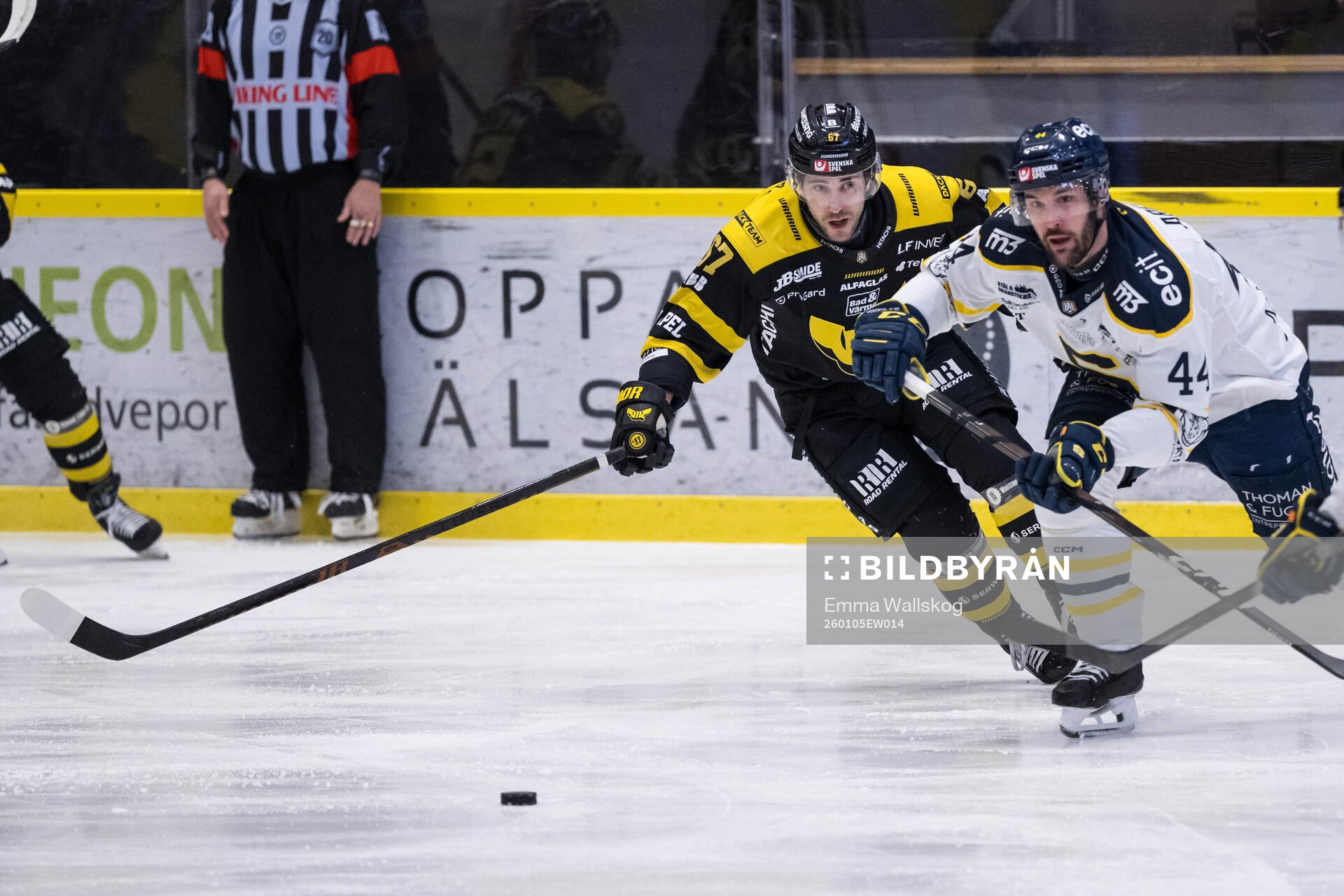 Västerås Konstantin Komarek och Södertäljes Niklas Arell