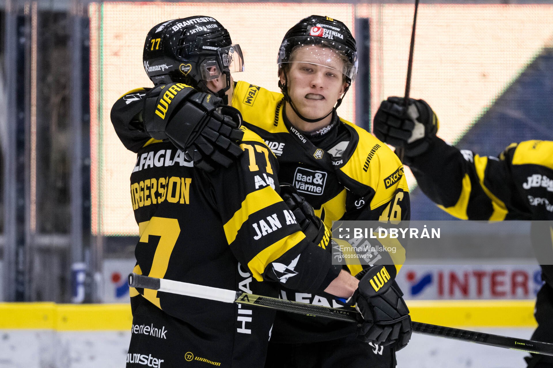 Västerås Oscar Birgersson och Victor Pantzare jublar