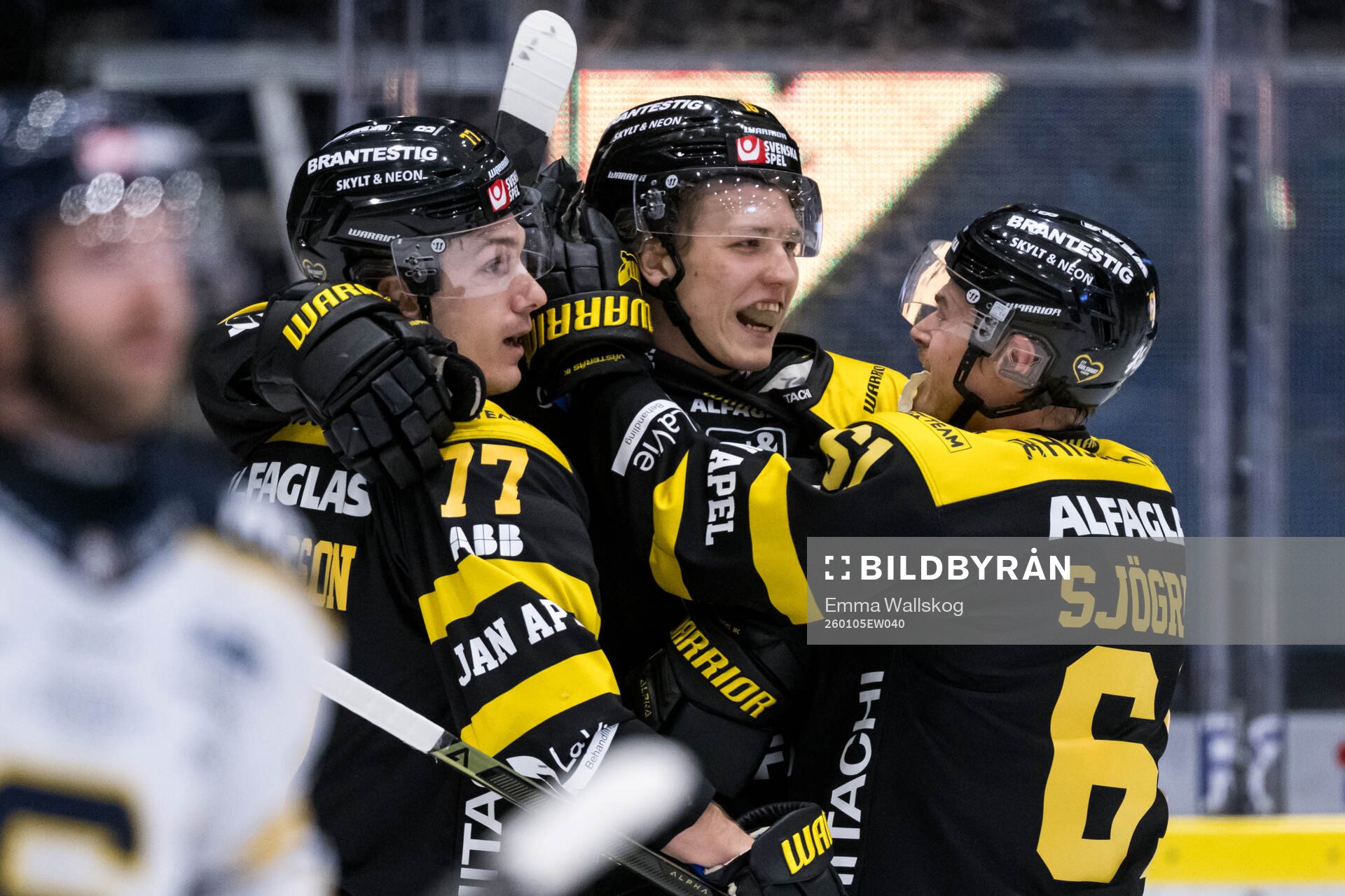 Västerås Victor Pantzare jublar med Oscar Birgersson och