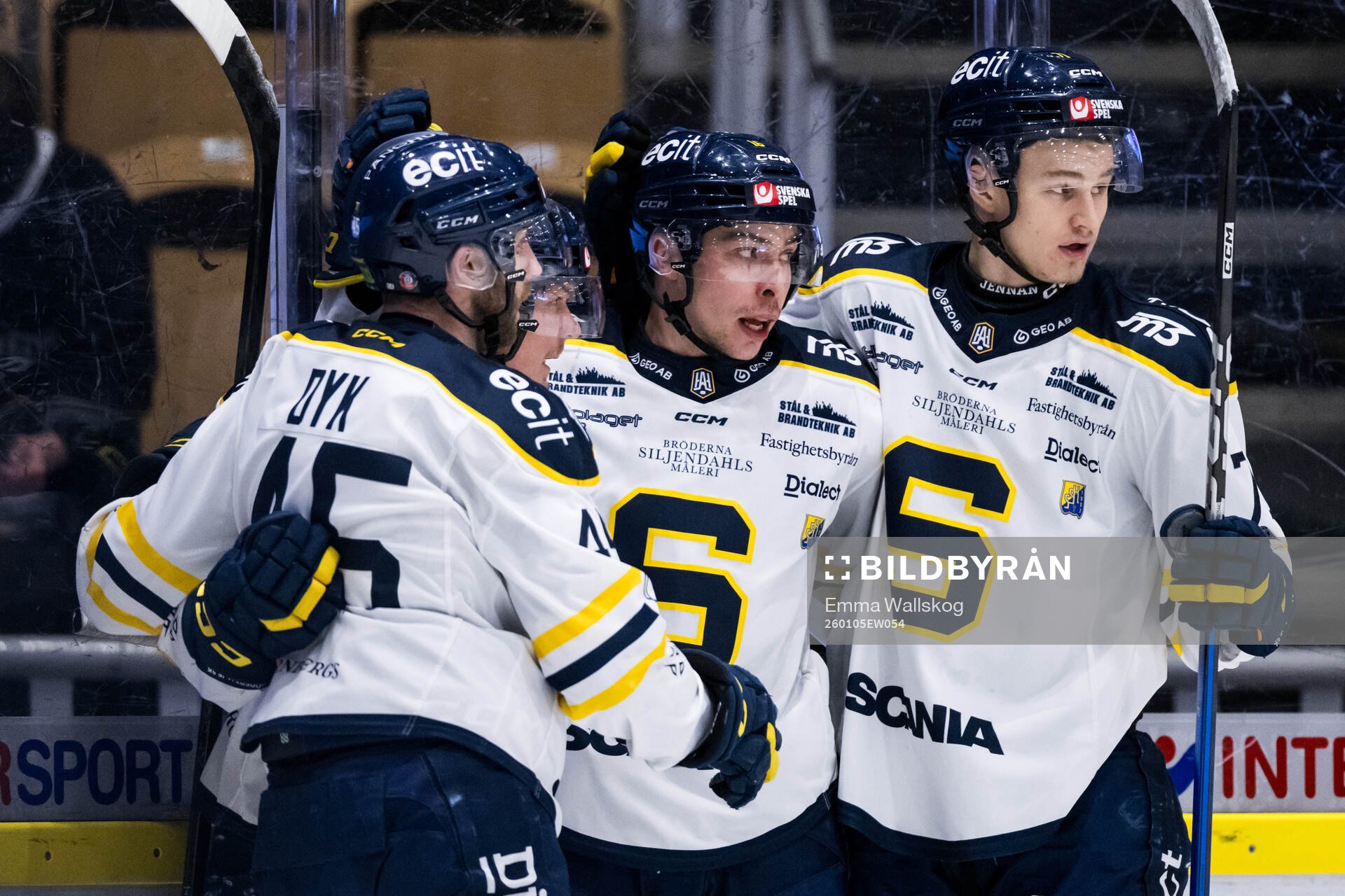 Södertäljes Filip Engarås jublar
