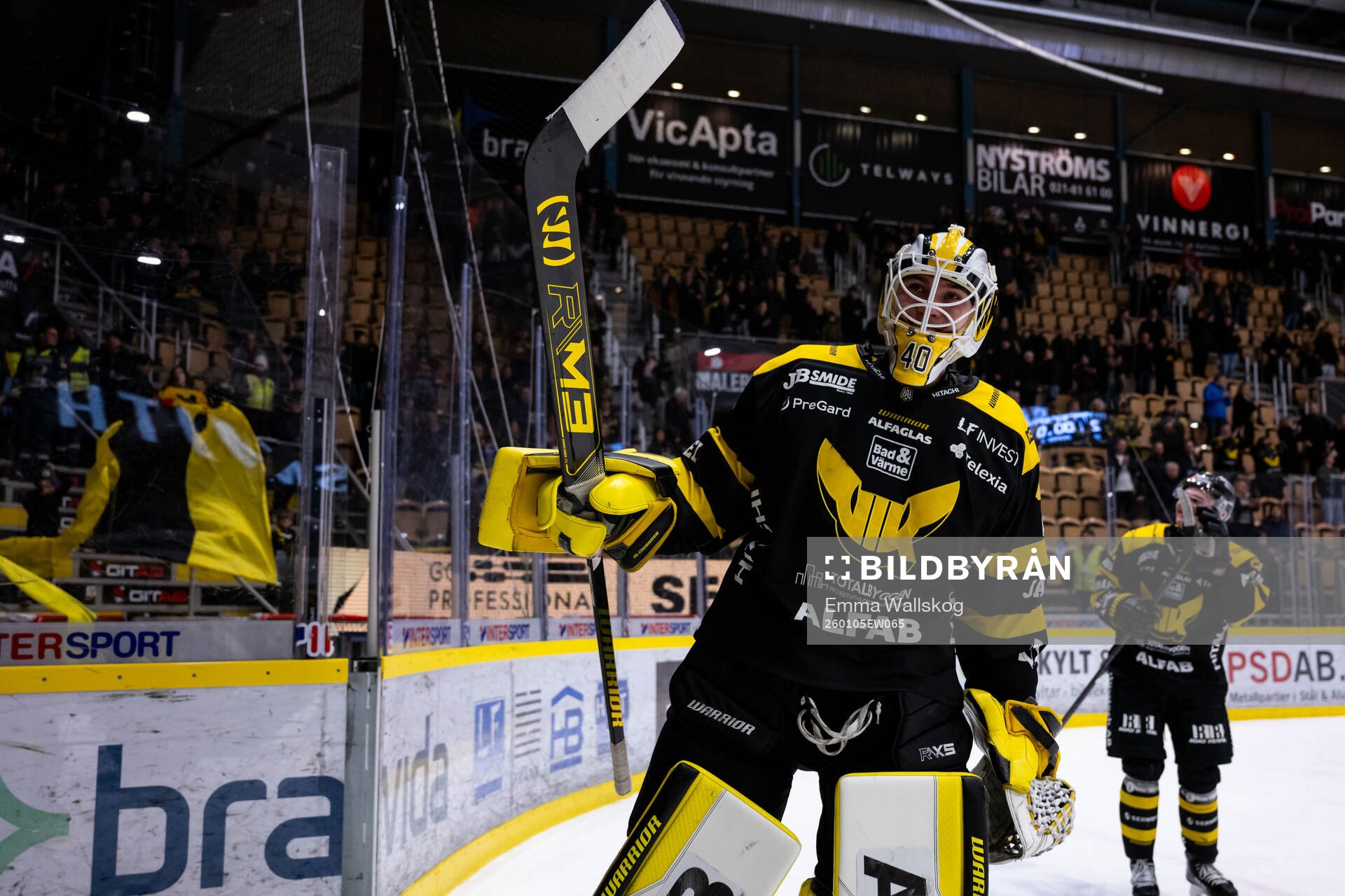 Västerås målvakt Rasmus Korhonen jublar