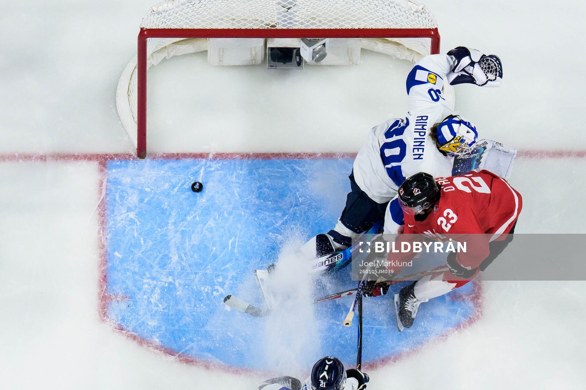 Sam O’Reilly of Canada scores the 1-0 goal behind