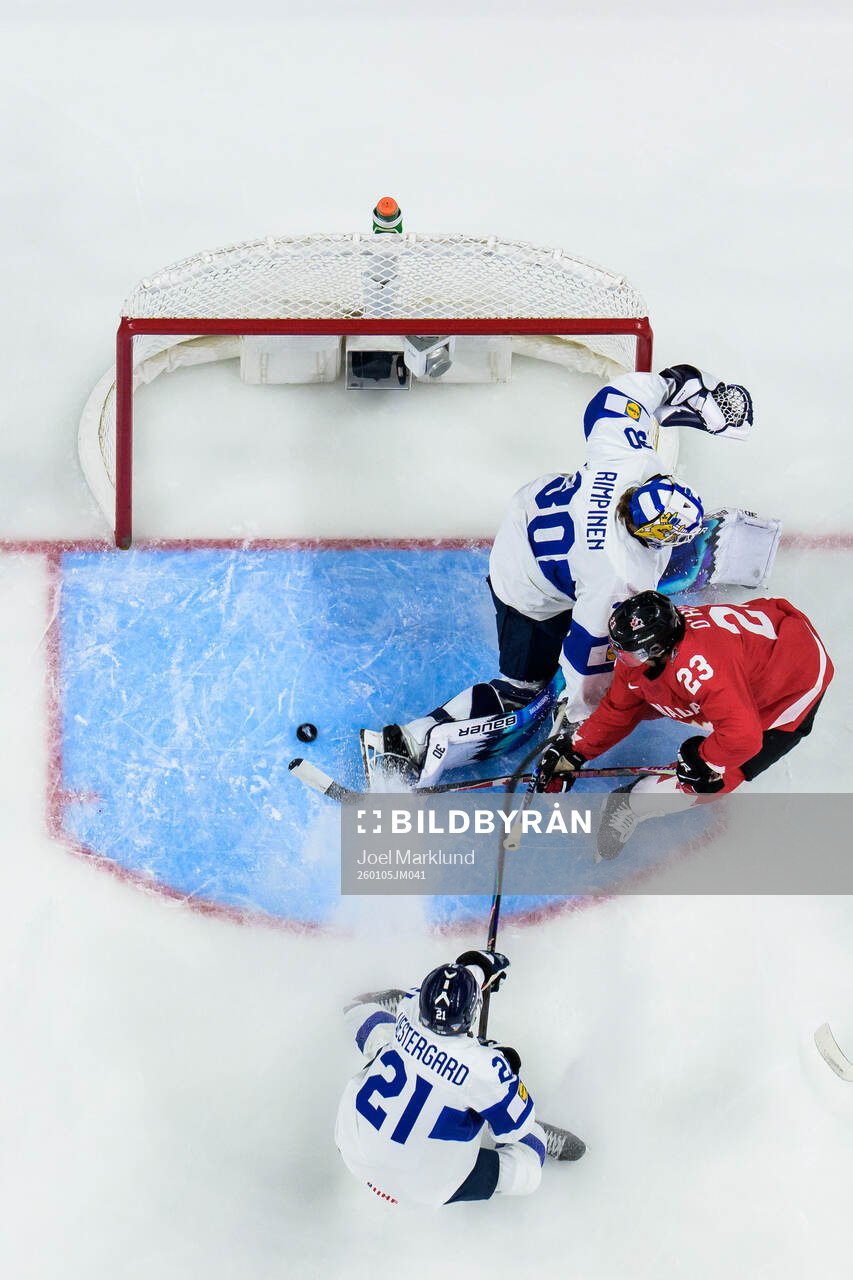 Sam O’Reilly of Canada scores the 1-0 goal behind