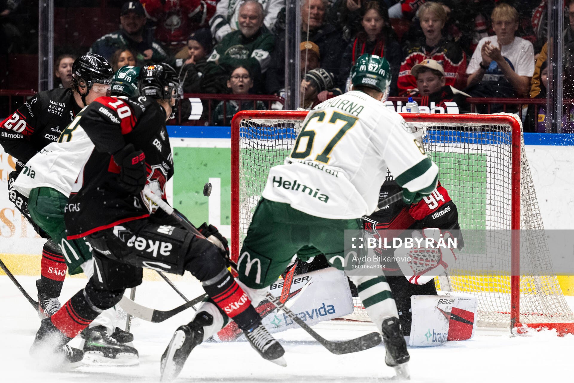 Trångt i sista minuten framför Malmö Redhawks målvakt