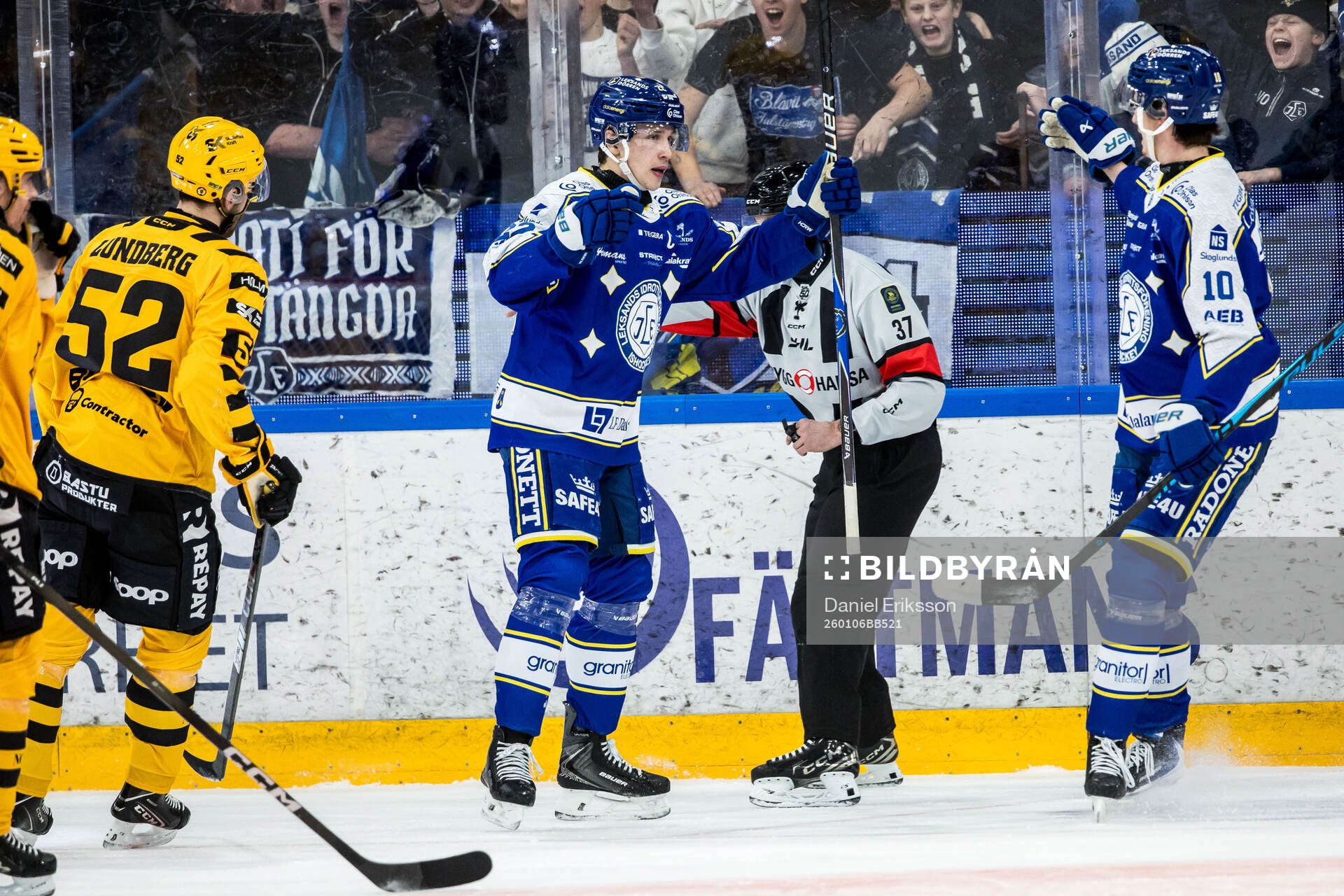 Leksands Lukas Vejdemo jublar