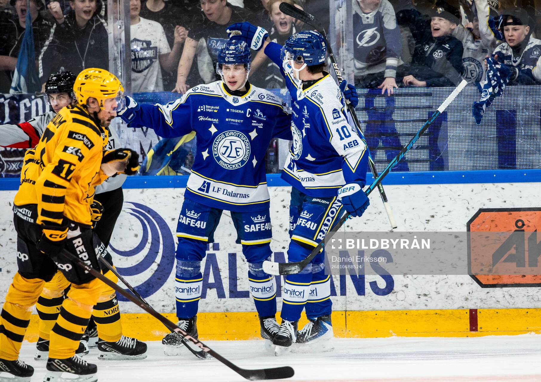 Leksands Lukas Vejdemo jublar