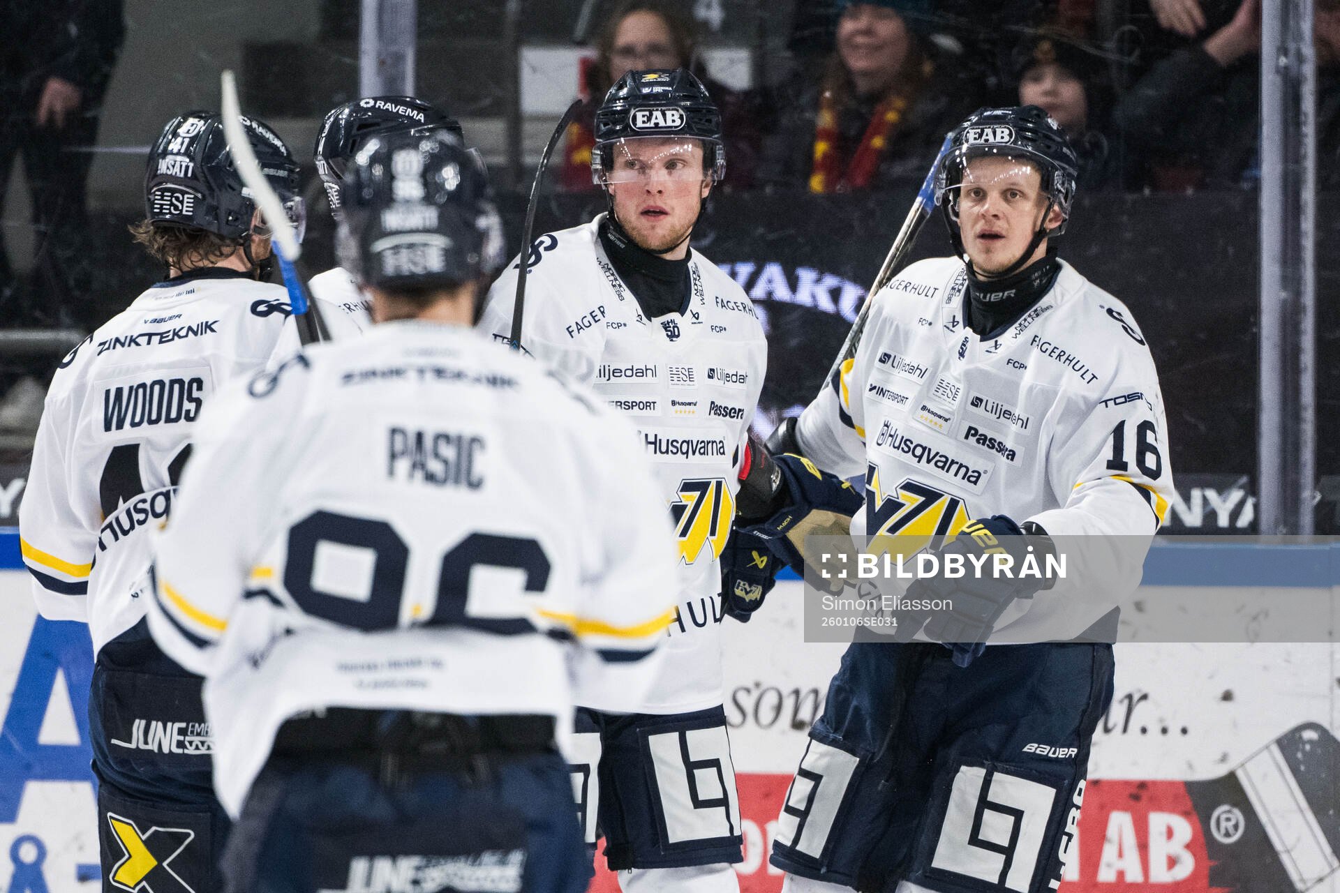 HV71s Oskar Stål-Lyrenäs och Linus Lindström jublar