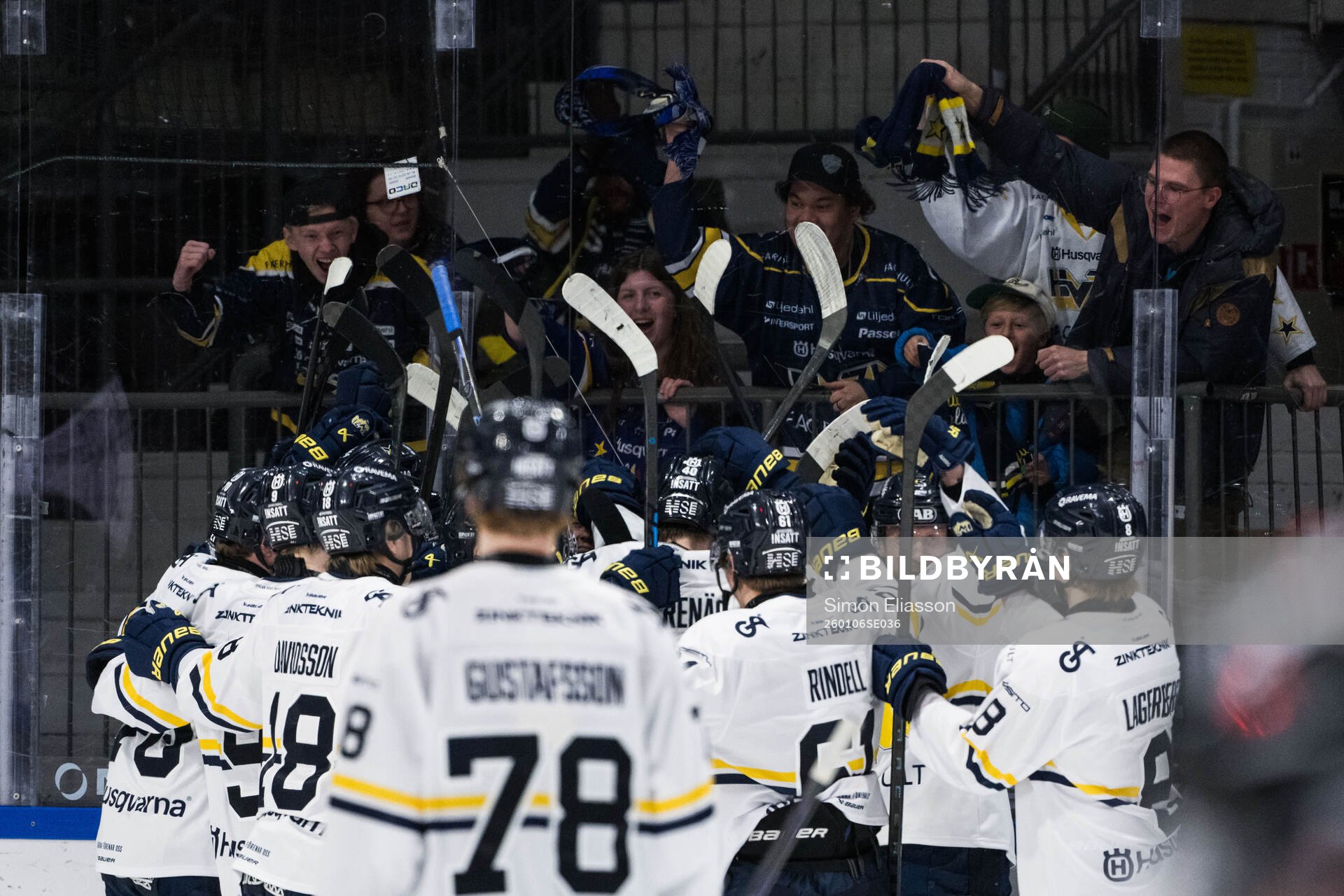 HV71s spelare jublar