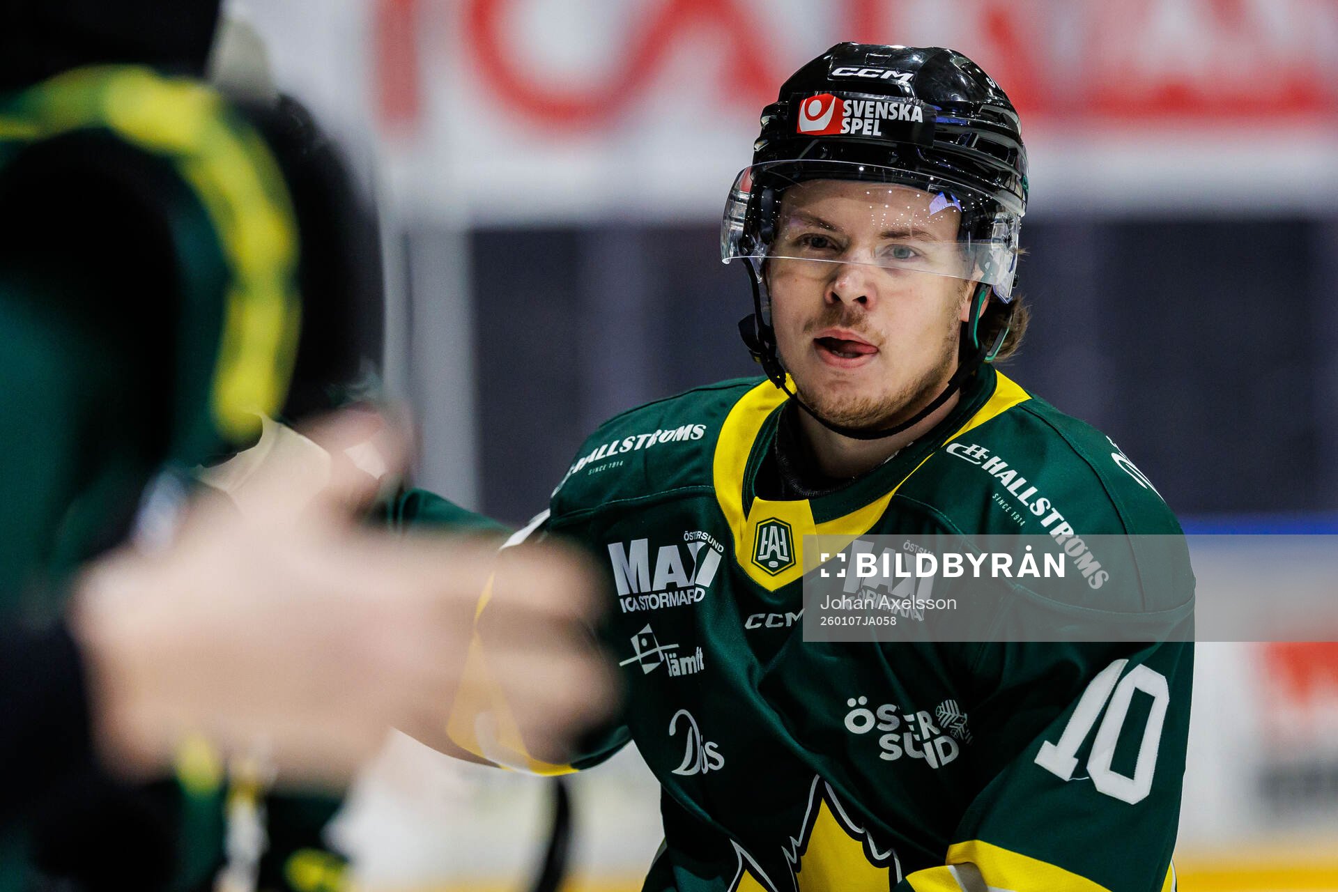 Östersunds Oliver Kandergård jublar