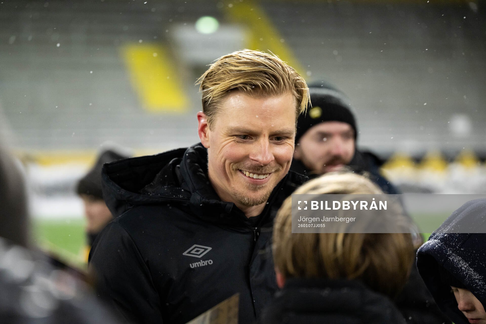 Per Frick skriver autografer