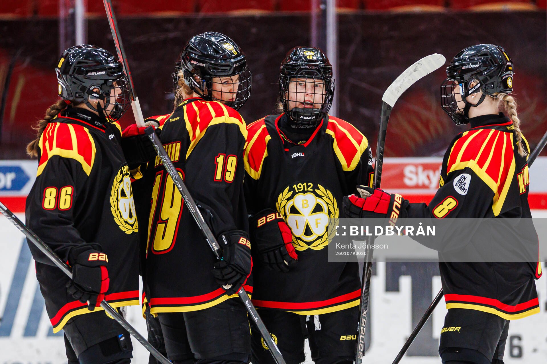 Brynäs Noora Tulus jublar med Emma Bergesen, Julia
