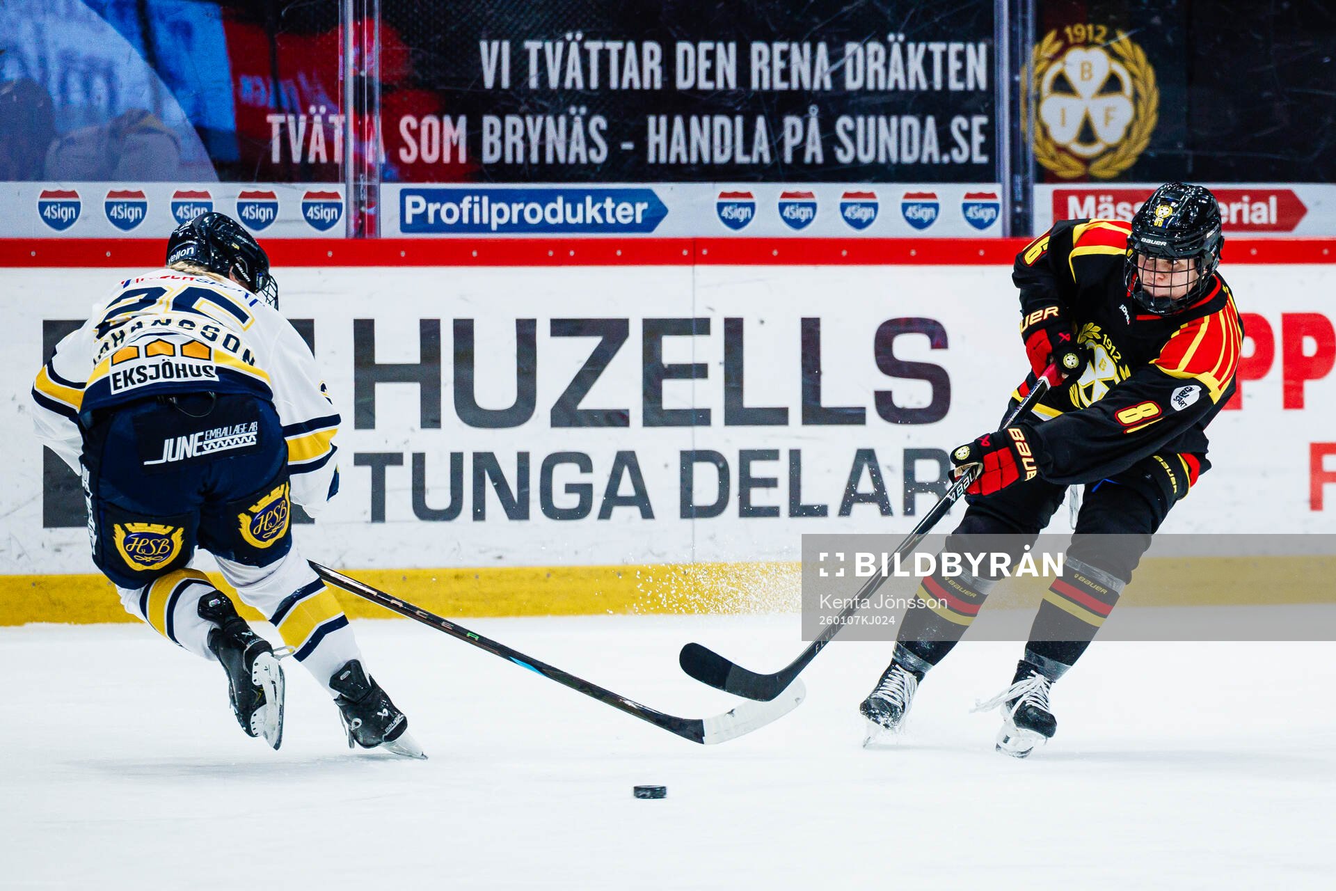 HV71s Alva Johansson och Brynäs Emma Bergesen