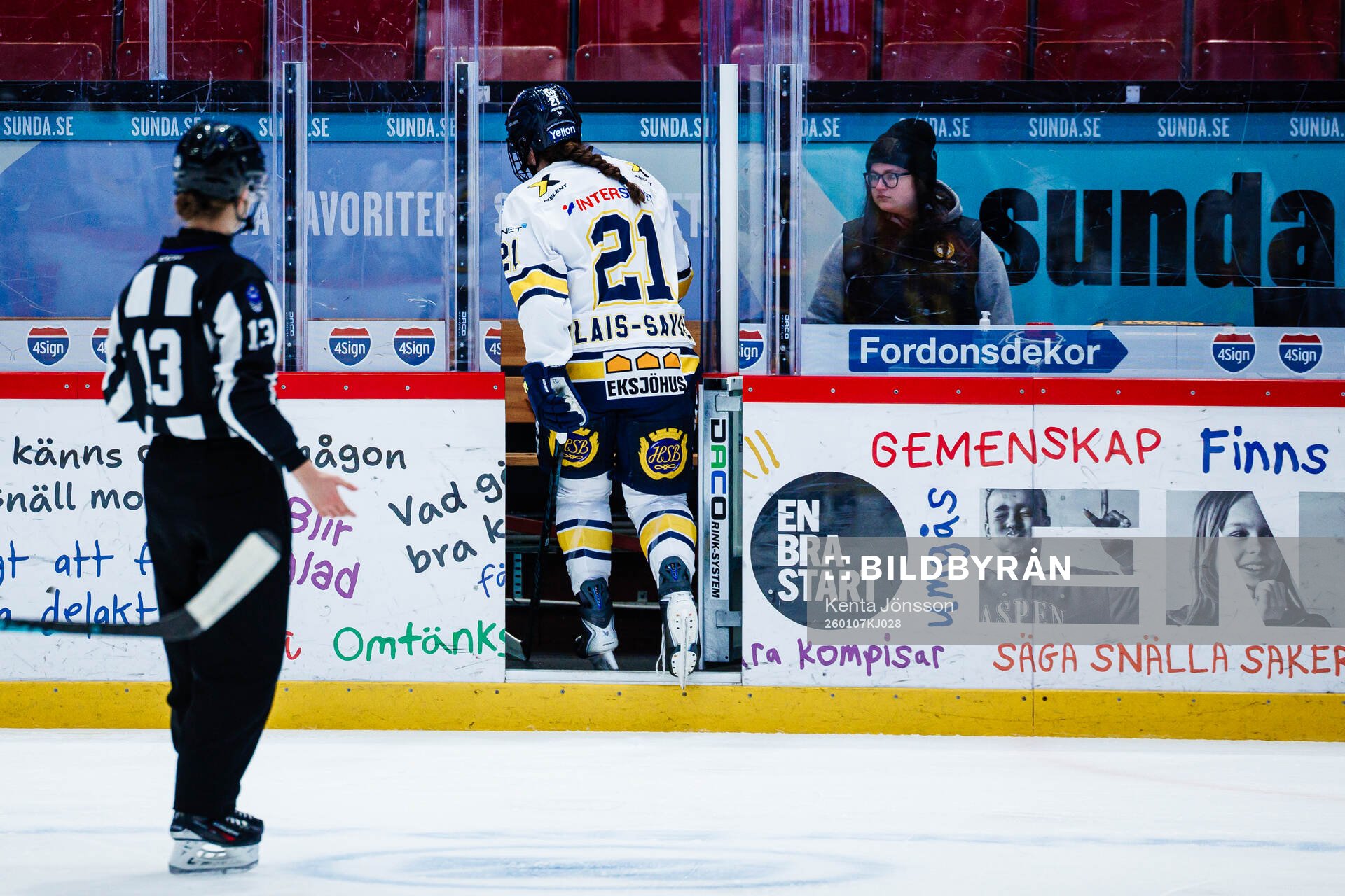 HV71s Evelyne Blais-Savoie blir utvisad