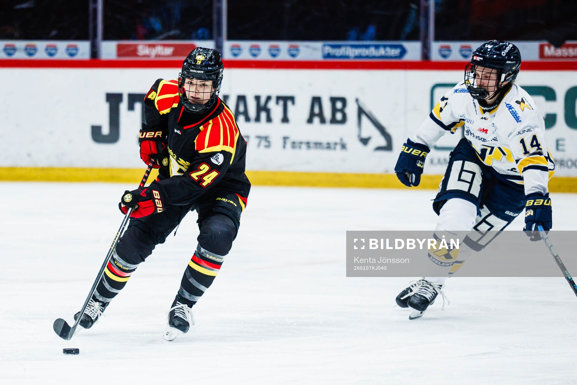 Brynäs Sara Cajanova och HV71s Evelina Arvidsson