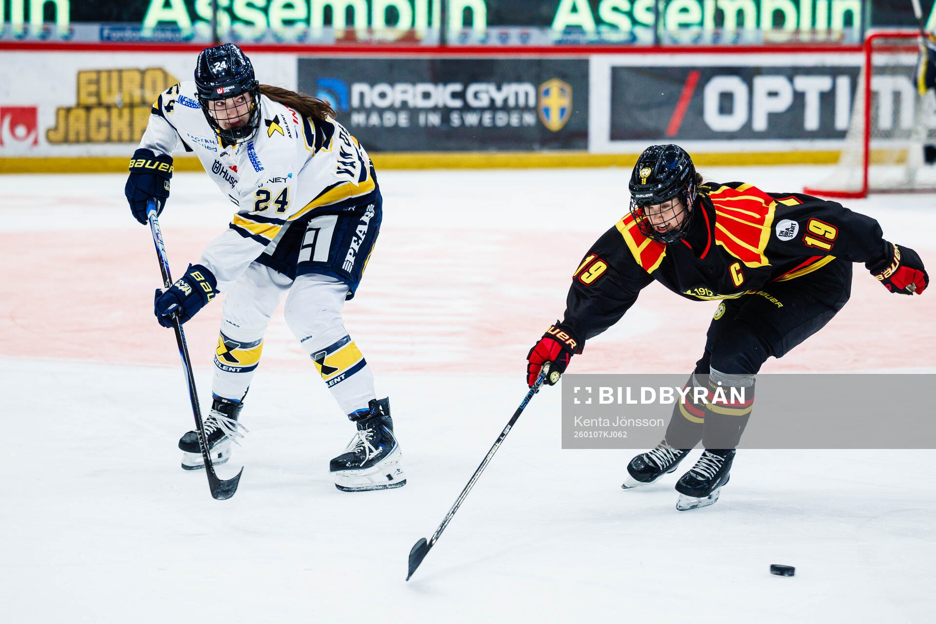 HV71s Adriana Van De Leest och Brynäs Julia Östlund