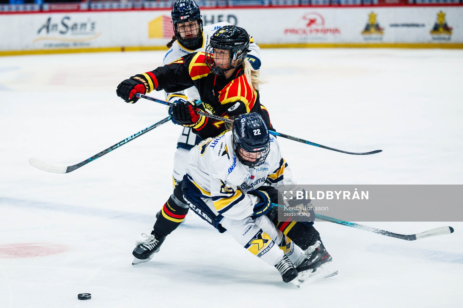 Brynäs Mina Waxin och HV71s Kennedy Bobyck