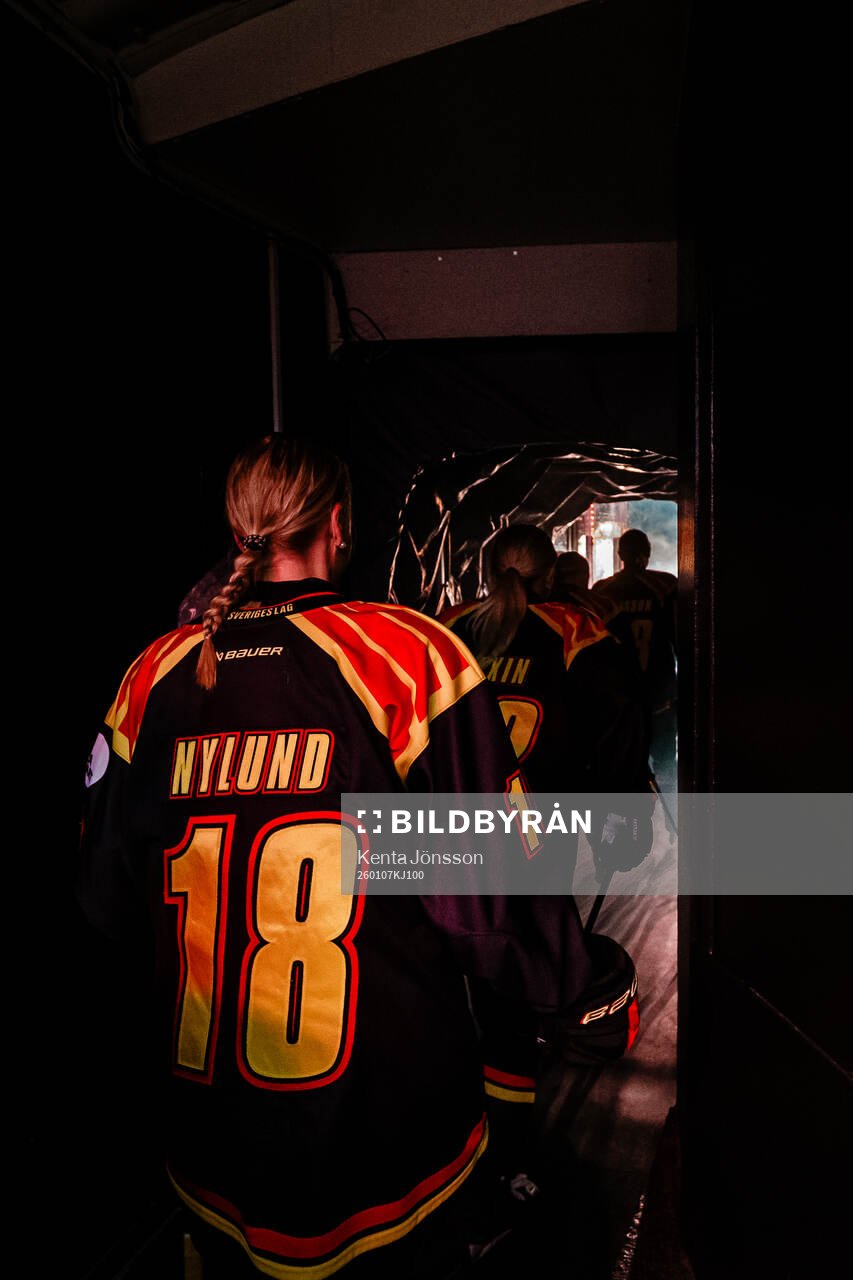 Brynäs Jenniina Nylund med lagkamrater