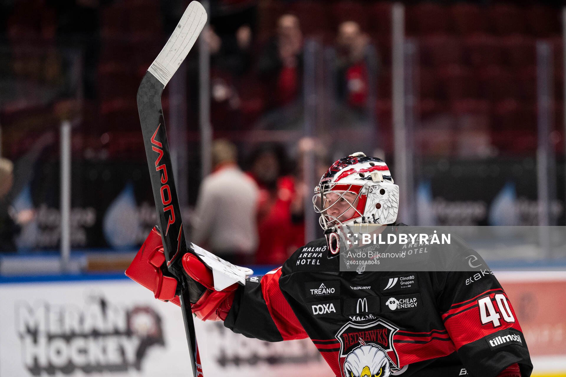 Malmö Redhawks målvakt Oskar Blomgren jublar