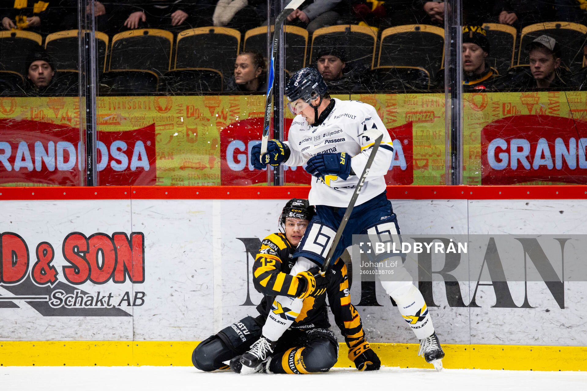 Skellefteås Valter Lindberg och HV71s Hugo Fransson