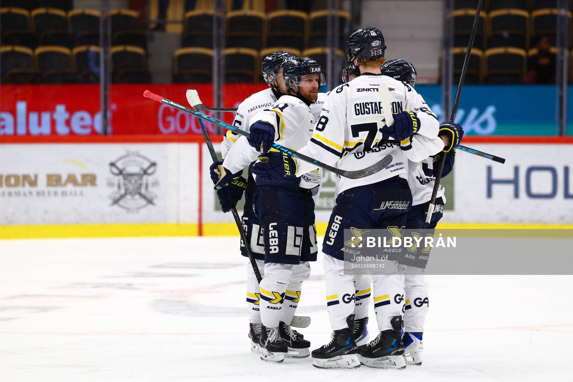 Spelare ur HV71 jublar