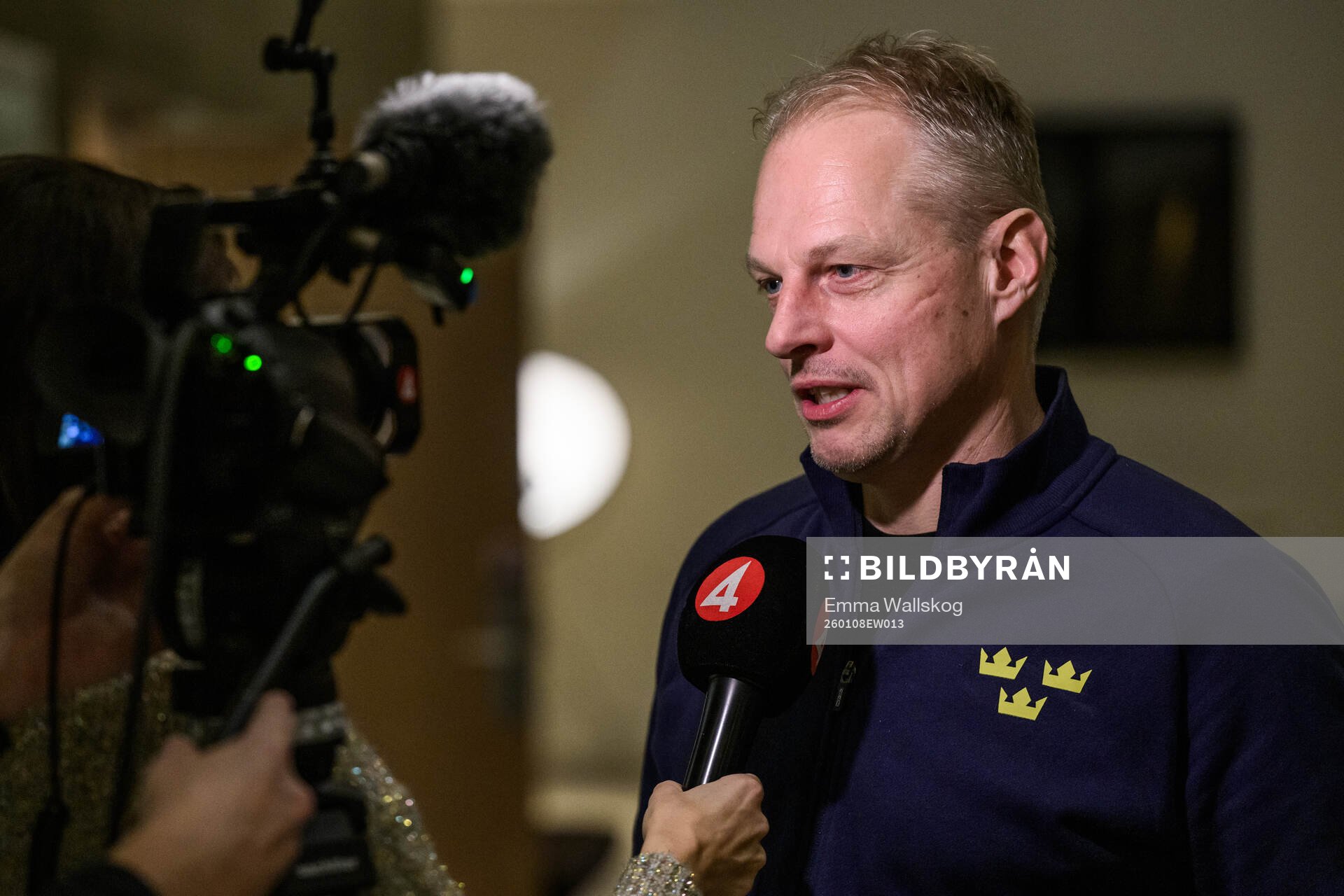 Head coach Magnus Hävelid of Sweden speaks to media