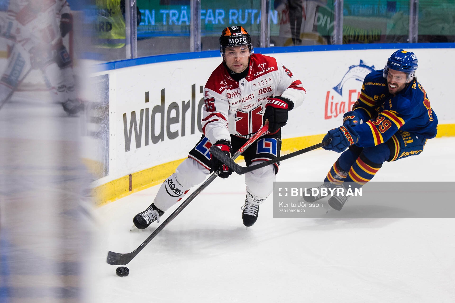 Örebros David Quenneville och Djurgårdens Oula Palve