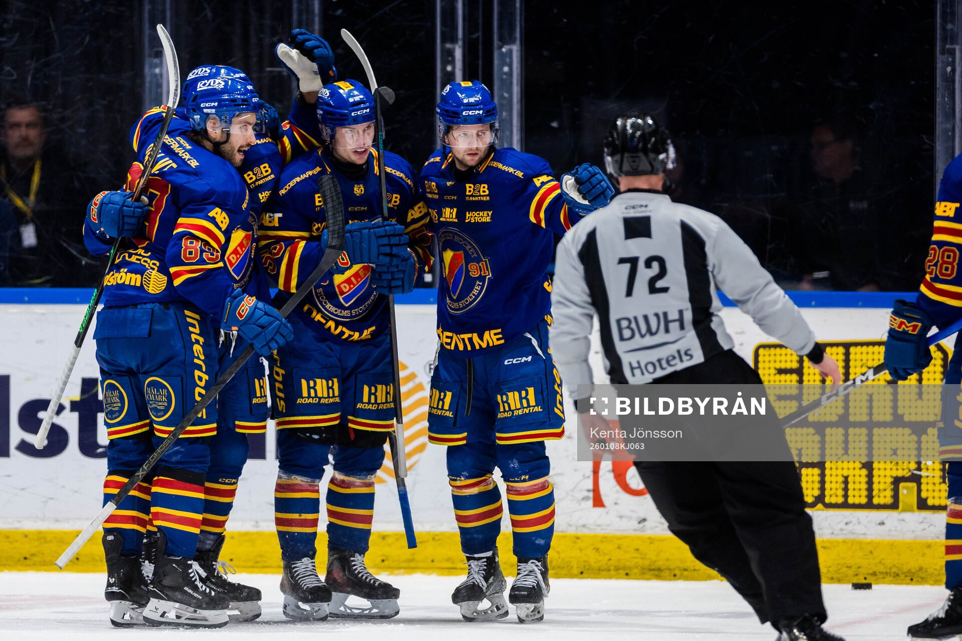 Djurgårdens David Blomgren jublar med lagkamrater