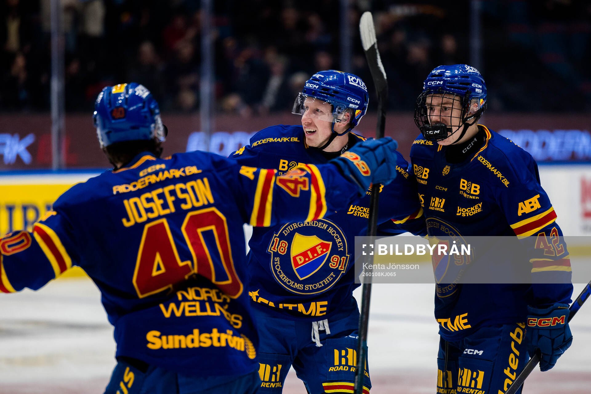 Djurgårdens Colby Sissons jublar med Jacob Josefson och