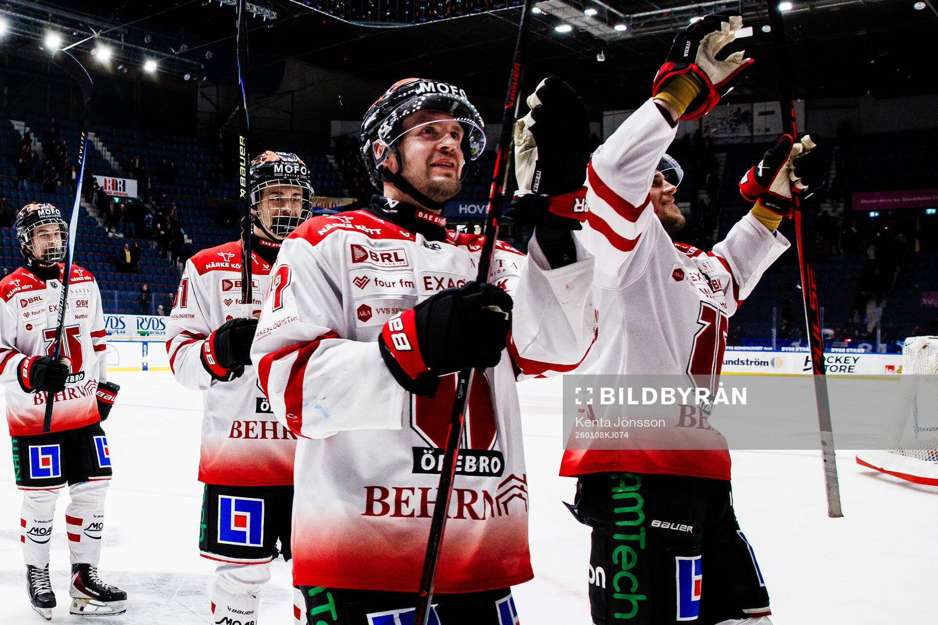 Örebros Teemu Turunen jublar med lagkamrater