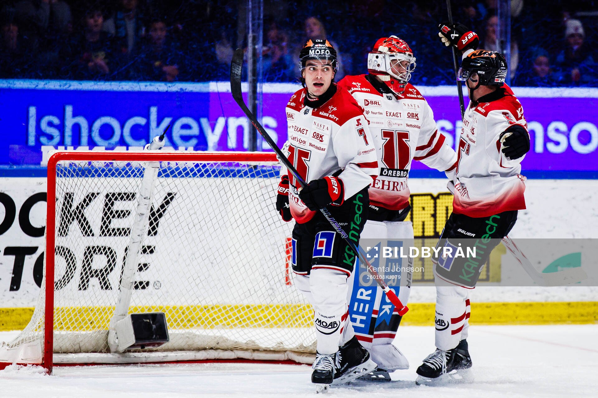 Örebros Luke Martin och målvakt Jonas Arntzen jublar