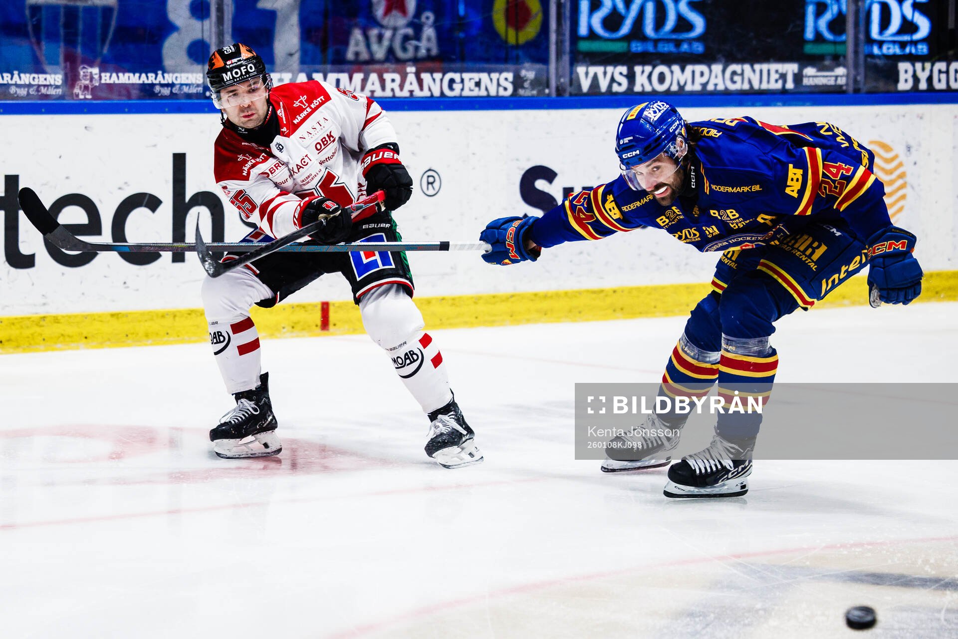 Örebros David Quenneville och Djurgårdens Ludvig Rensfeldt