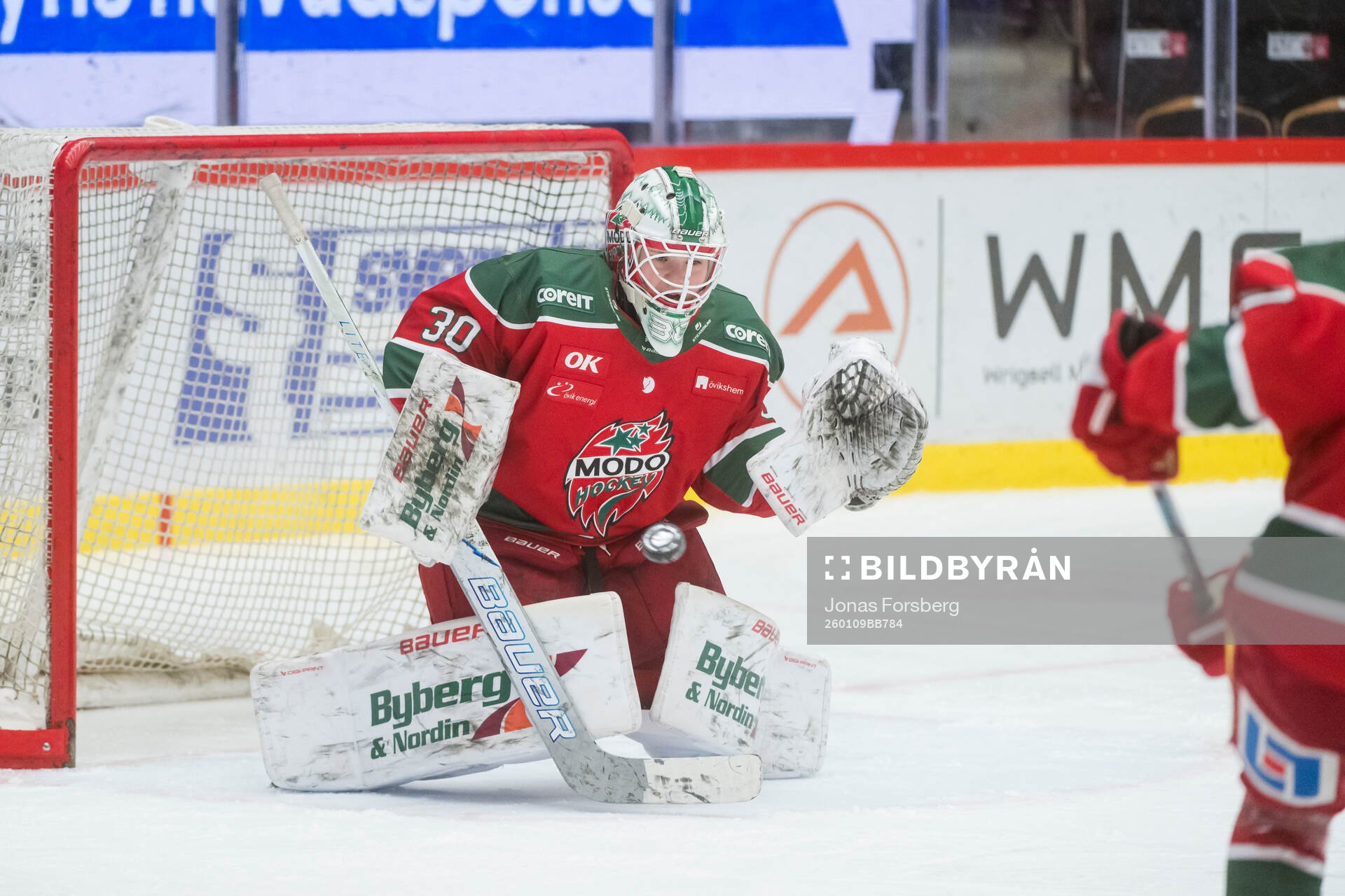 målvakt Lovisa Persson innan ishockeymatchen i SDHL mellan