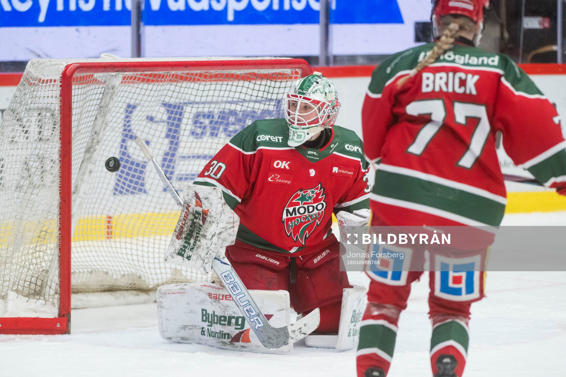 Modos målvakt Lovisa Persson innan ishockeymatchen i SDHL