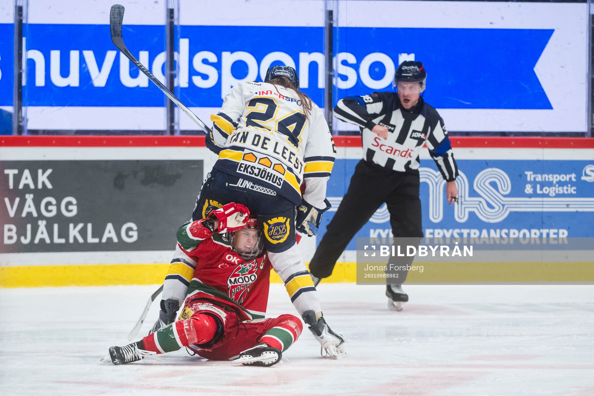 HV71s Adriana Van De Leest och Modos Ebba Berglund