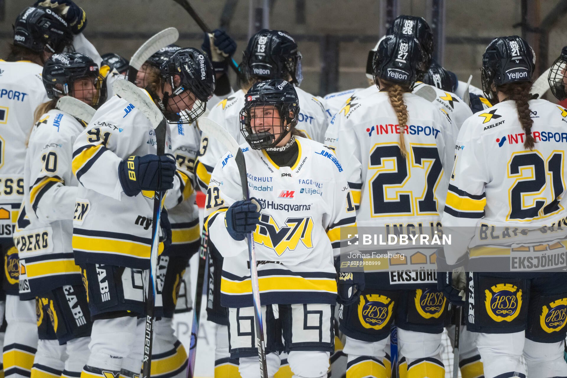 HV71s Eimear Leacy jublar