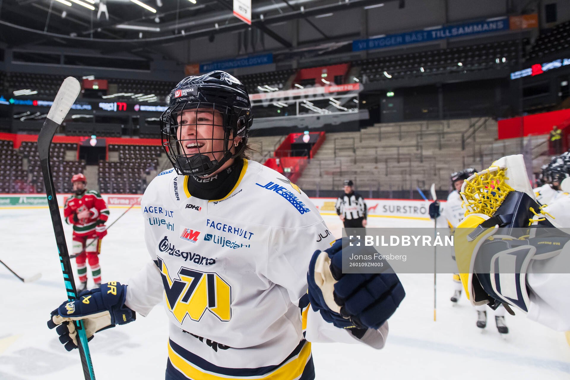 HV71s Julia Shaunessy jublar