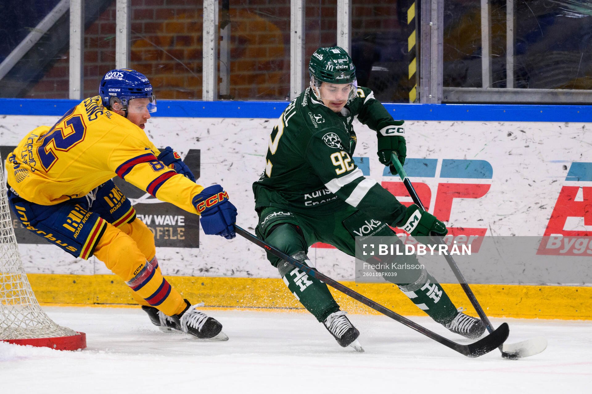 Djurgårdens Colby Sissons och Färjestads Lucas Forsell