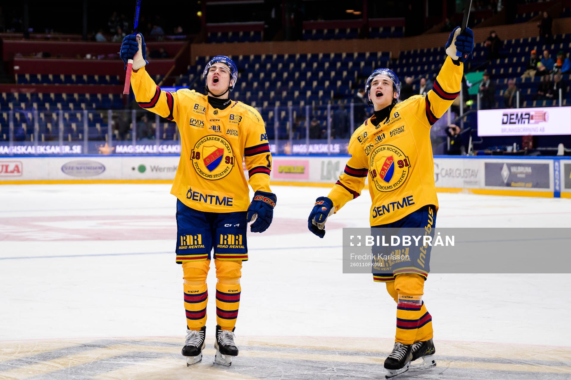 Djurgårdens Anton Frondell och Victor Eklund jublar