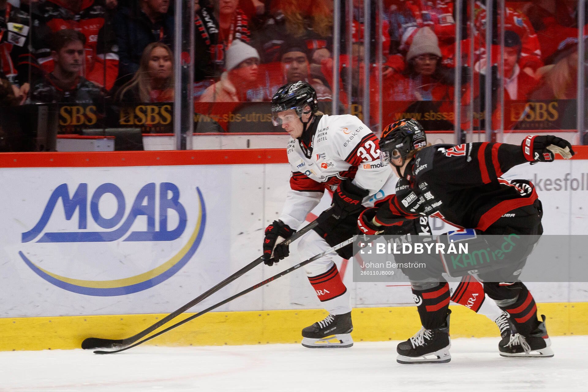 Malmö Redhawks Joona Ikonen och Örebros Noah Steen