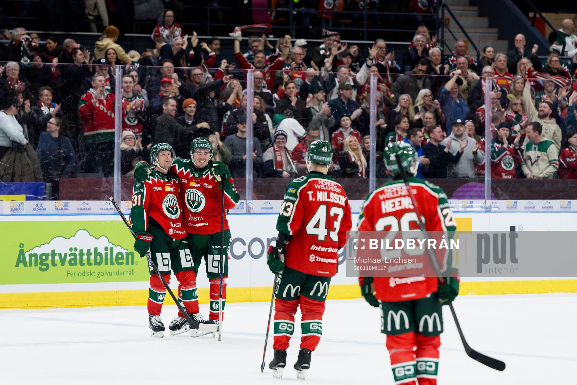 Frölundas Max Lindholm och Nicklas Lasu jublar