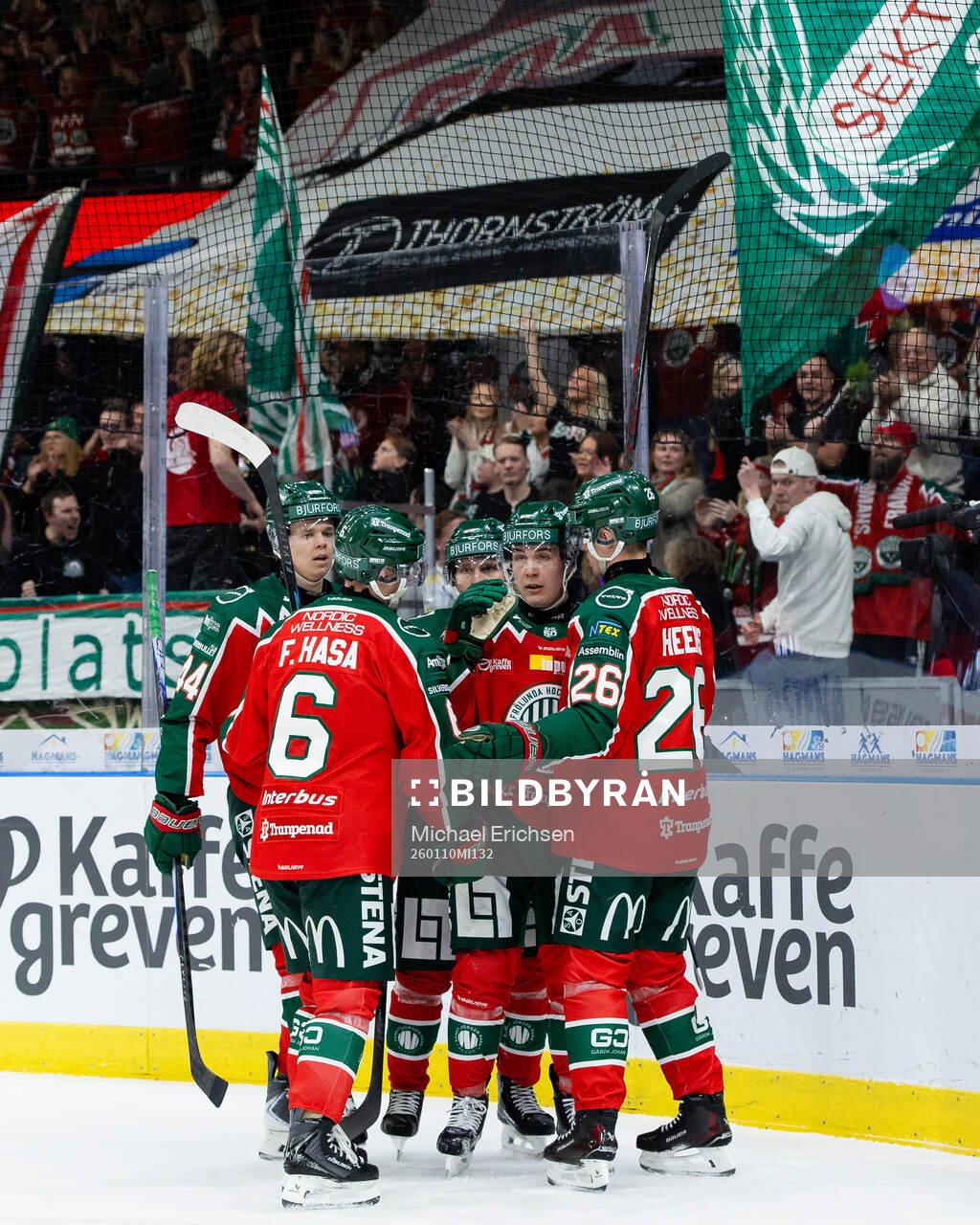 Frölundas Jere Innala jublar
