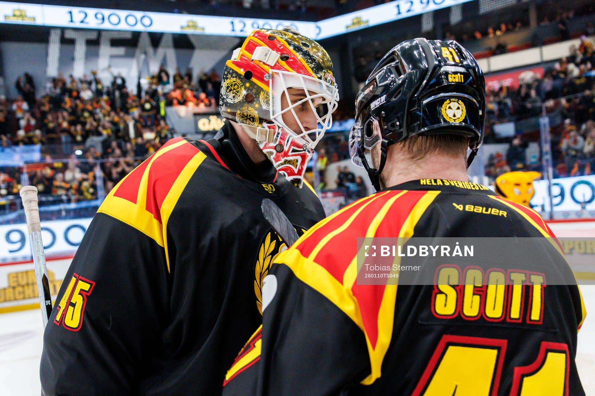 Brynäs målvakt Damian Clara jublar