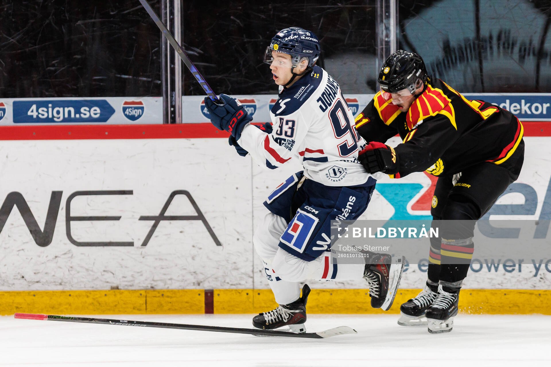 Linköpings Oliver Johansson och Brynäs Kieffer Bellows